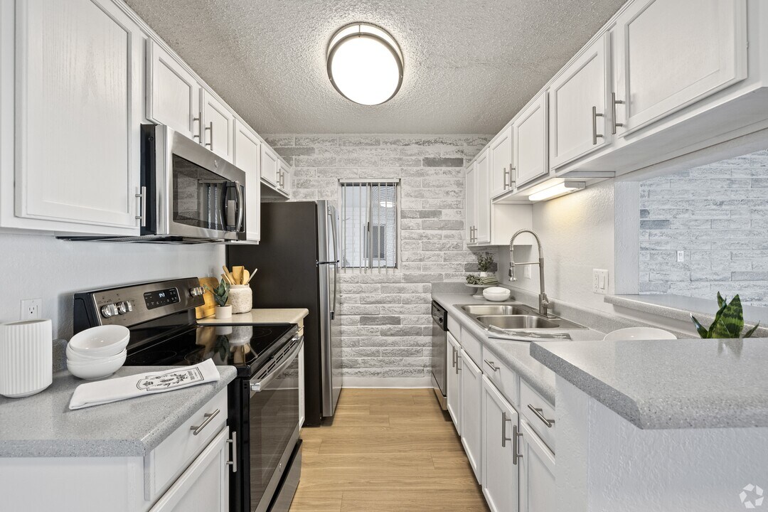 Fireside East Apartments in Scottsdale, AZ - Building Photo