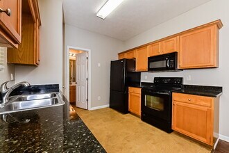 100 Astilbe Meadow Dr in Locust Grove, GA - Building Photo - Building Photo