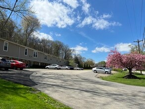 Shannon Hollow Apartments in Pittsburgh, PA - Foto de edificio - Building Photo