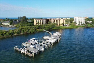 8767 Midnight Pass Rd in Sarasota, FL - Building Photo - Building Photo