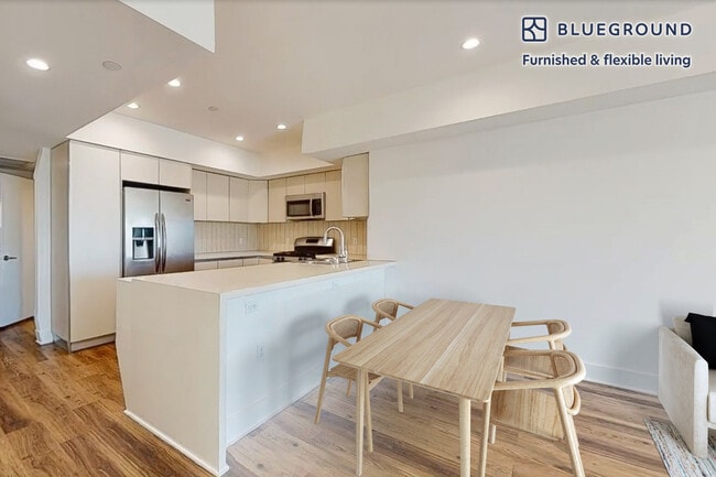 1821 S Bentley Ave in Los Angeles, CA - Foto de edificio - Building Photo