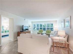 4082 Belair Ln-Unit -9 in Naples, FL - Building Photo - Building Photo