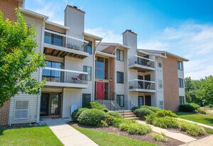 1109 Castle Harbor Way in Glen Burnie, MD - Building Photo