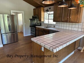 42250 E Carmel Valley Rd in Greenfield, CA - Building Photo - Building Photo