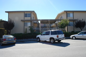 421 Richmond Dr in Millbrae, CA - Foto de edificio - Building Photo