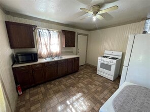 3202 Hinton Blvd in Houston, TX - Building Photo - Building Photo