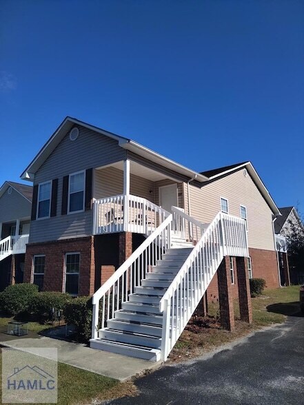 230 Magnolia Plantation Ct in Hinesville, GA - Building Photo