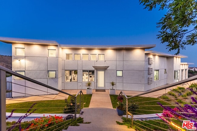 28405 Via Acero in Malibu, CA - Building Photo - Building Photo