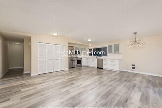 7018 SW Montauk Cir in Lake Oswego, OR - Building Photo - Building Photo