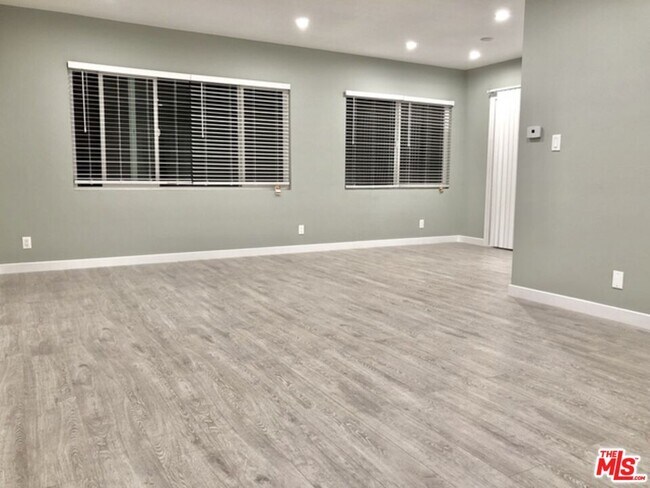property at 815 S Sherbourne Dr