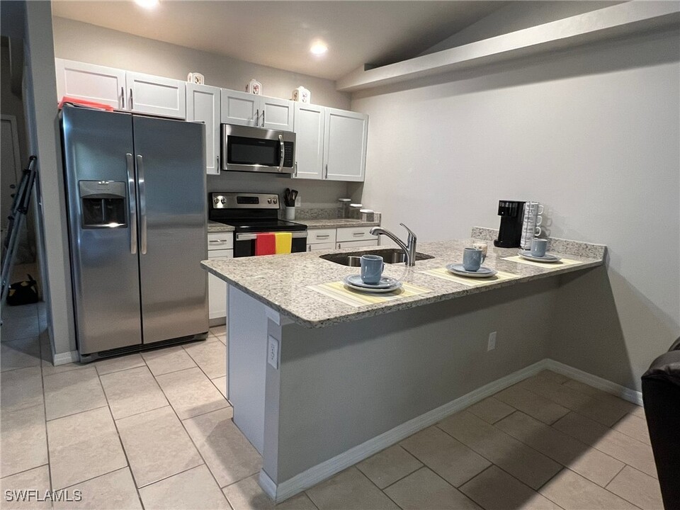 3416 SW 17th Ave in Cape Coral, FL - Building Photo