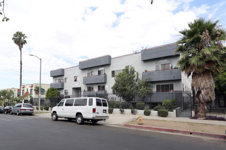 225 N Reno St in Los Angeles, CA - Building Photo - Primary Photo