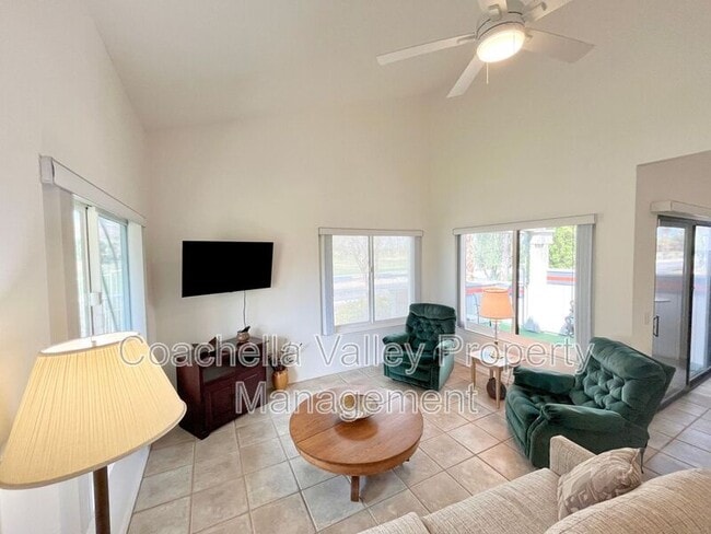 2010 Lawrence Crossley Rd in Palm Springs, CA - Building Photo - Building Photo