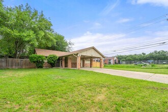 100 Meteor Dr in Austin, TX - Building Photo - Building Photo