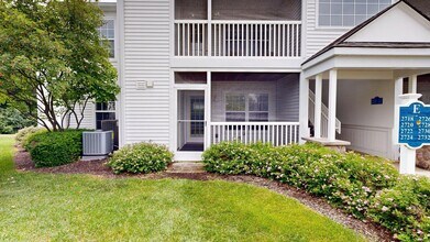 2718 S Knightsbridge Cir in Ann Arbor, MI - Building Photo - Building Photo