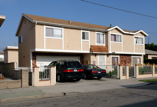 12519 Oxford Ave in Hawthorne, CA - Building Photo - Building Photo