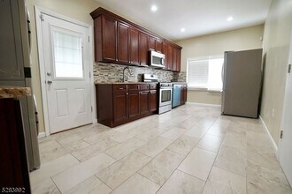 27 Mt Pleasant Ave, Unit 1 in Belleville, NJ - Foto de edificio - Building Photo