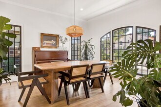 812 S Curson Ave in Los Angeles, CA - Building Photo - Building Photo