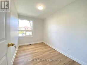 6 Deblyn Dr in Toronto, ON - Building Photo - Building Photo