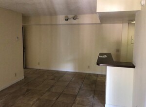 744 Executive Center Dr in West Palm Beach, FL - Building Photo - Building Photo