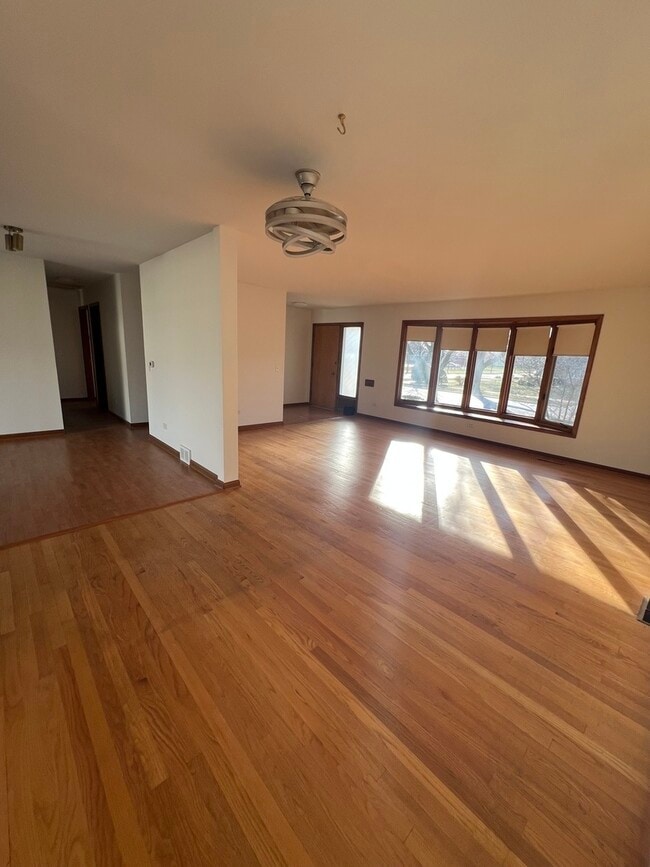 6 W Cypress St