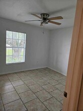 6220 12th St in Zephyrhills, FL - Foto de edificio - Building Photo