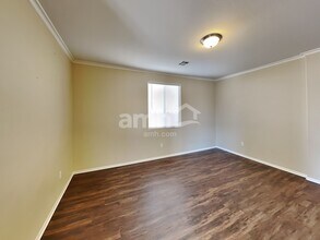 7585 Engleberg Ave in Las Vegas, NV - Foto de edificio - Building Photo