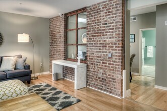 The Barker — Downtown Omaha at Your Doorstep in Omaha, NE - Foto de edificio - Building Photo