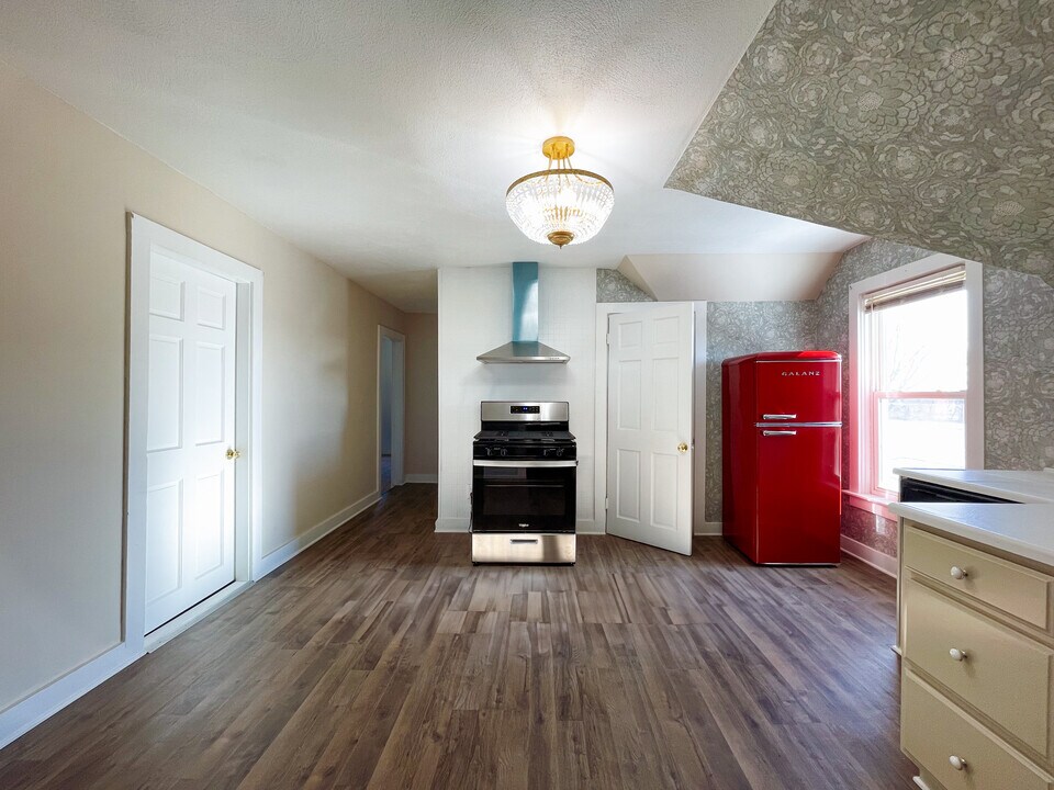 47 Kindergarten St, Unit 2 in Woonsocket, RI - Building Photo