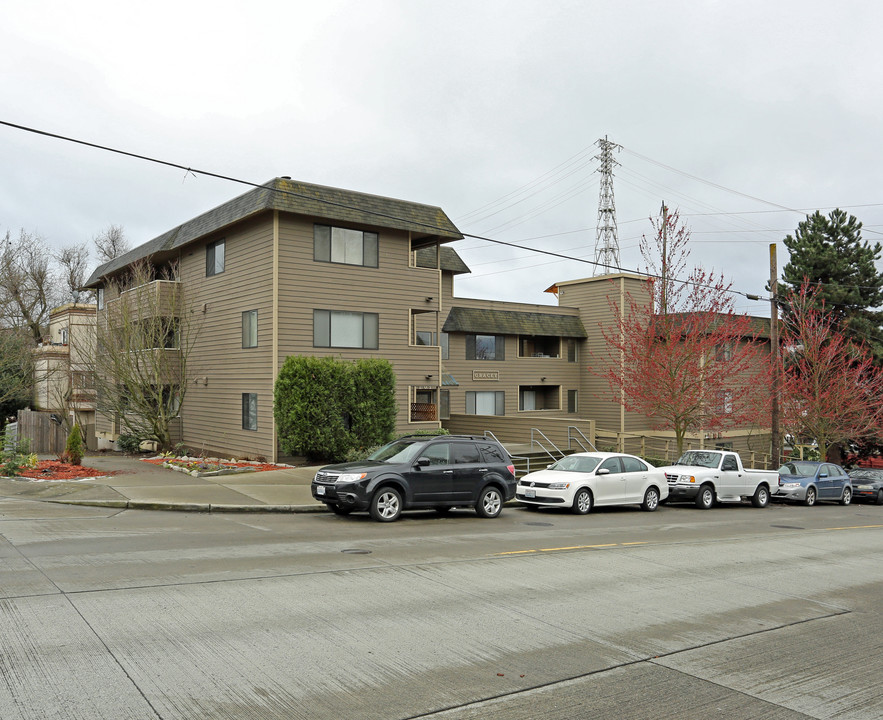 Gracey Apartments in Seattle, WA - Building Photo