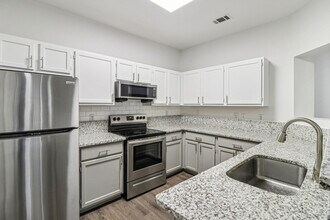 Toscana at Sonterra in San Antonio, TX - Foto de edificio - Building Photo