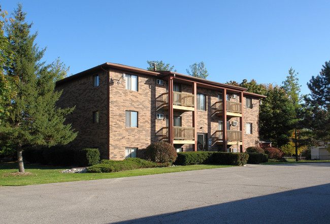 Fox Hollow Apartments in Okemos, MI - Building Photo - Building Photo