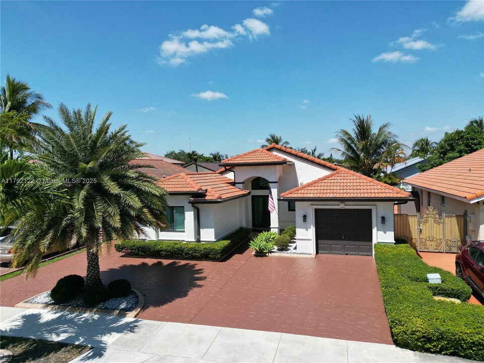 14462 NW 87th Ct in Hialeah, FL - Building Photo