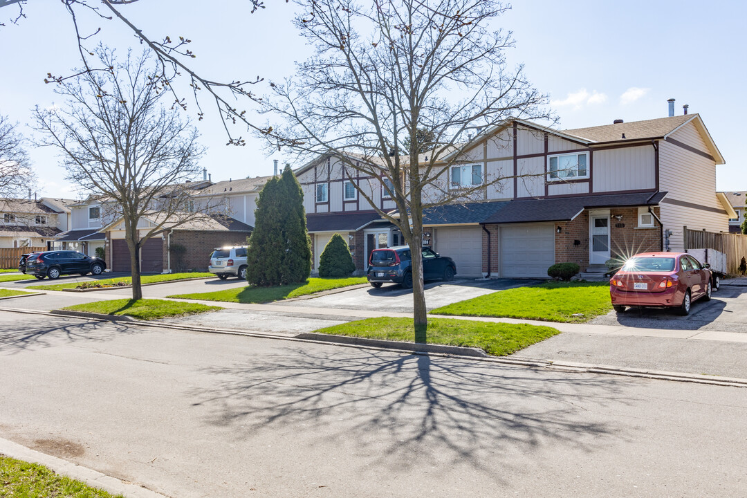 104 Phalen Cres in Toronto, ON - Building Photo