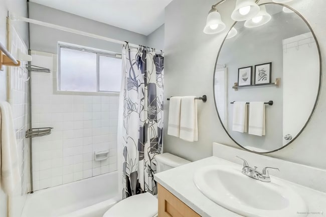 13 W Donovan St in Houston, TX - Foto de edificio - Building Photo