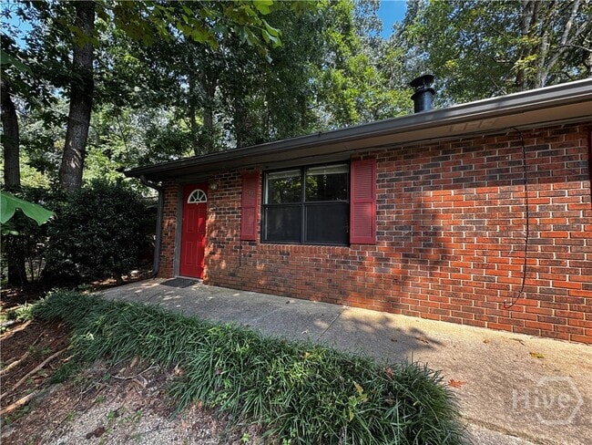 1002 Sweetwater Cir in Athens, GA - Building Photo - Building Photo
