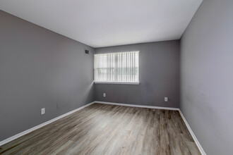 Franklin Square Townhomes in Philadelphia, PA - Building Photo - Interior Photo