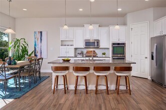 5317 Cardinal Flower Cv in Spicewood, TX - Foto de edificio - Building Photo