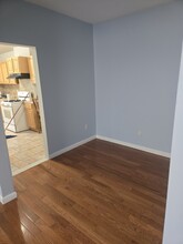 27 E 28th St, Unit Apt 2 in Bayonne, NJ - Foto de edificio - Building Photo