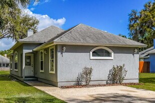 213 Park Ave in Hastings, FL - Building Photo