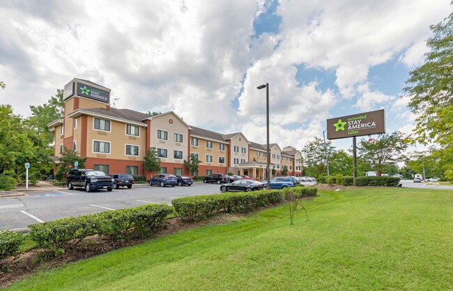 Furnished Studio-Baltimore - Glen Burnie in Glen Burnie, MD - Foto de edificio - Building Photo