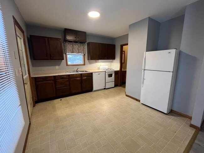 15 S Kampeska Blvd in Watertown, SD - Building Photo - Building Photo