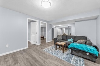 124 Savanna Dr NE in Calgary, AB - Building Photo - Building Photo