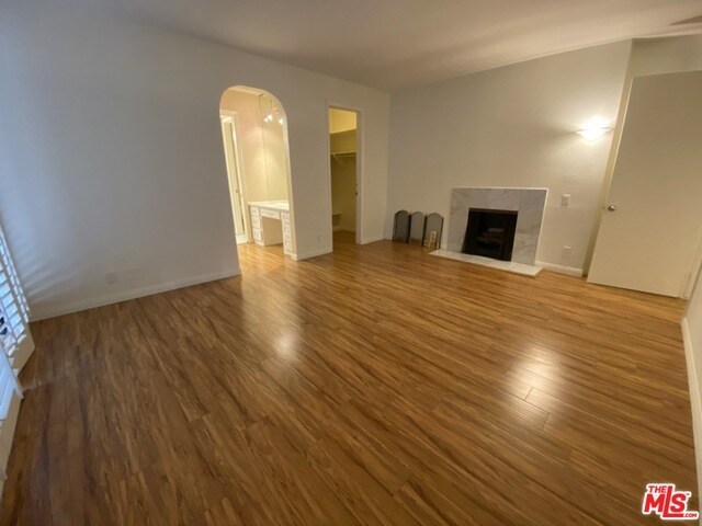 1277 S Beverly Glen Blvd-Unit -205 in Los Angeles, CA - Foto de edificio - Building Photo