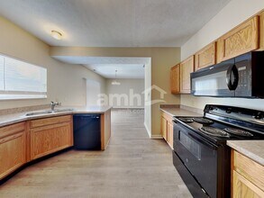 8036 Chesterhill Way in Indianapolis, IN - Foto de edificio - Building Photo