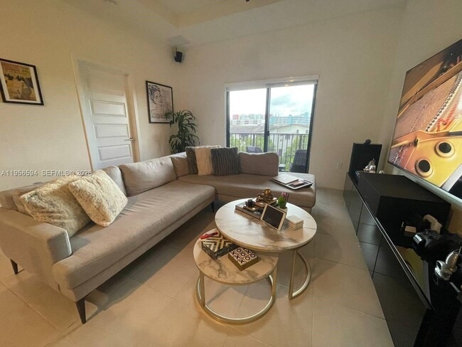 8045 NW 104th Ave in Doral, FL - Building Photo - Building Photo