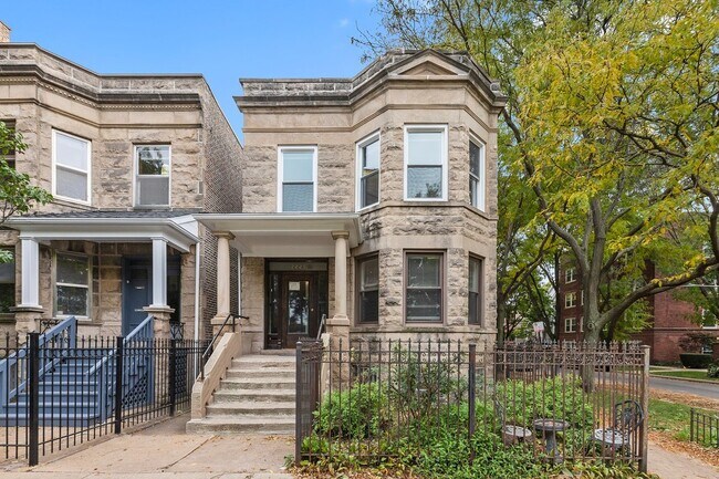property at 2225 W Montrose Ave