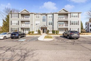 358 St Andrews Pl in Englishtown, NJ - Building Photo