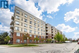 5070 Fairview St in Burlington, ON - Building Photo