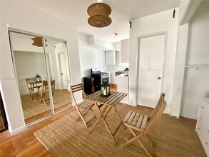 158 Ocean Dr in Miami Beach, FL - Foto de edificio - Building Photo